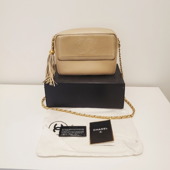 CHANEL VINTAGE CAMERA BAG (100% authentic) - Picture 2 of 12
